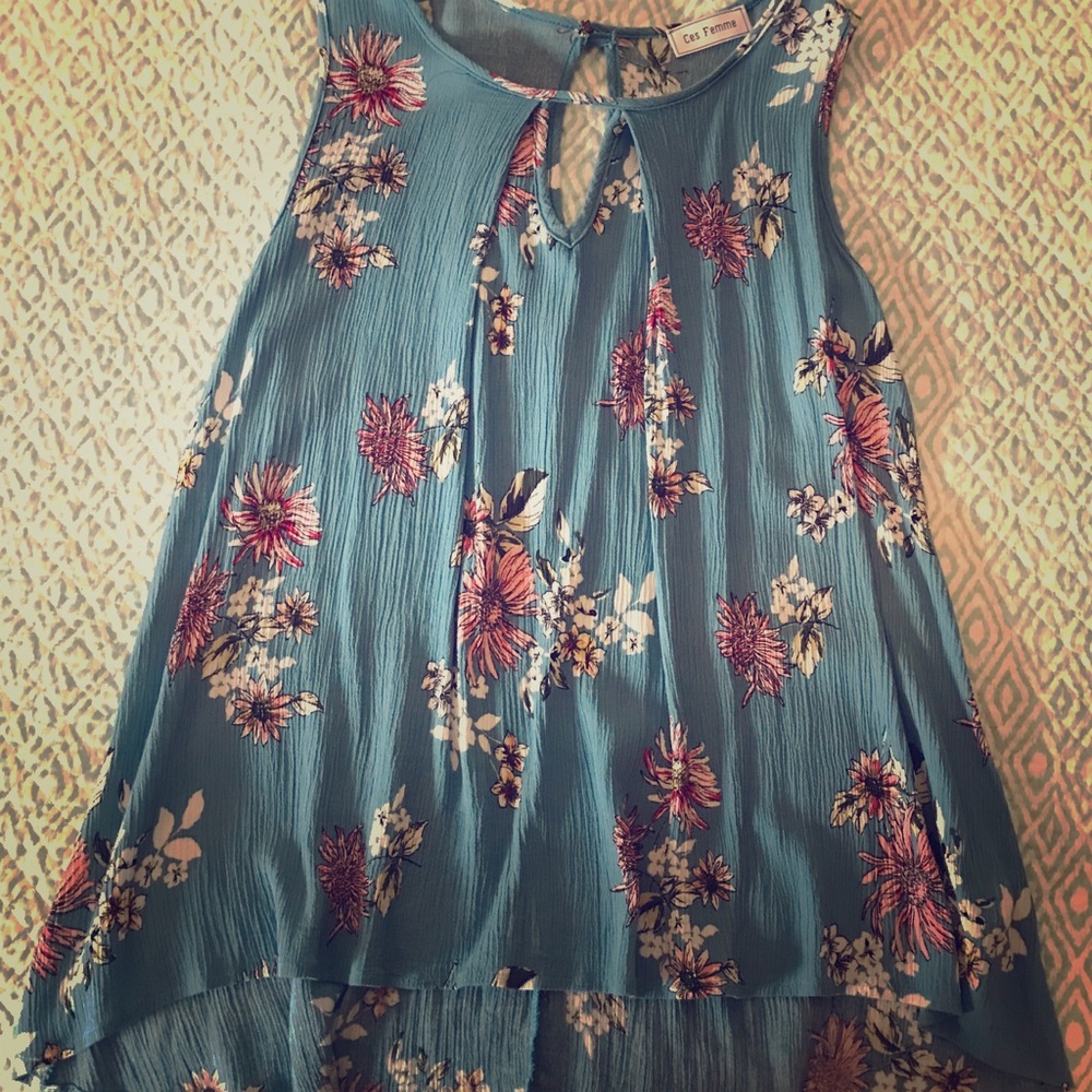 Ces Femme floral keyhole top